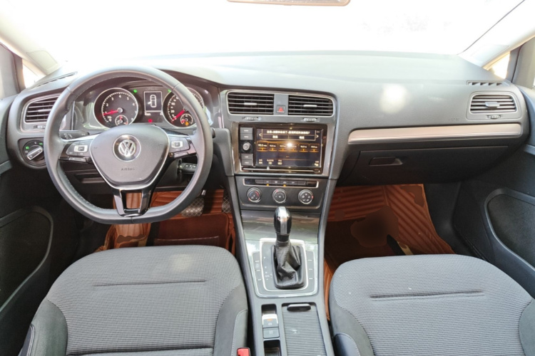 Volkswagen Golf 2019 car image #10