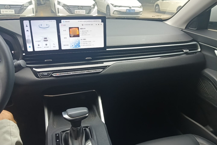 GEELY Emgrand 2025 car image #10
