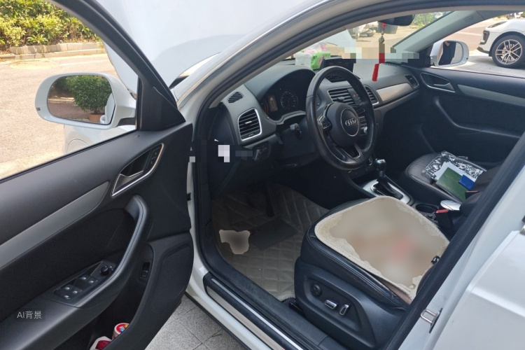 Audi Q3 2019 car image #18