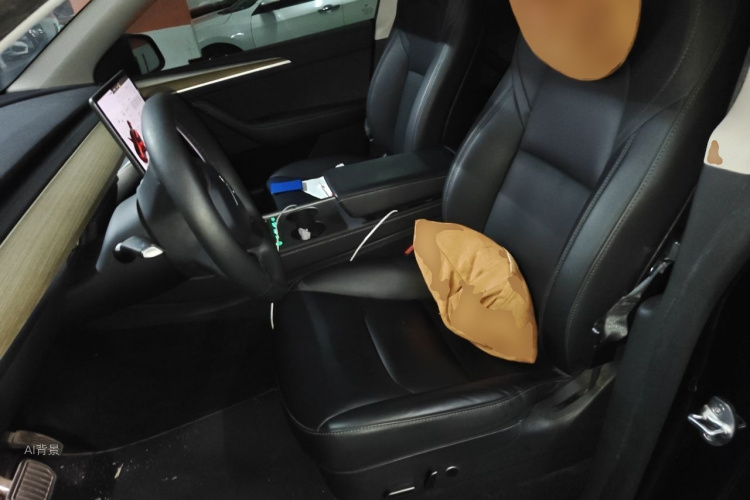 Tesla Model Y 2023 immagine di auto #17