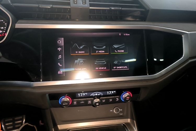 Audi Q3 2021 car image #13