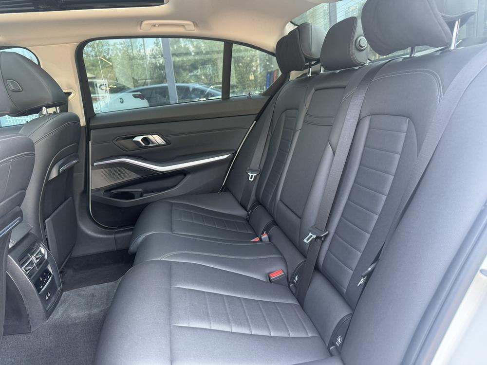 BMW 3 Series 2019 #9 BMW 3 Series 2019 car image #9