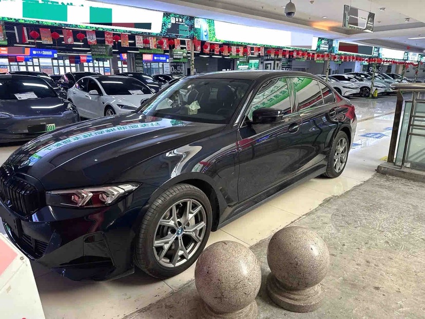 BMW i3 2024 immagine di auto 