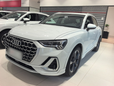 Audi Q3 2024 immagine di auto 