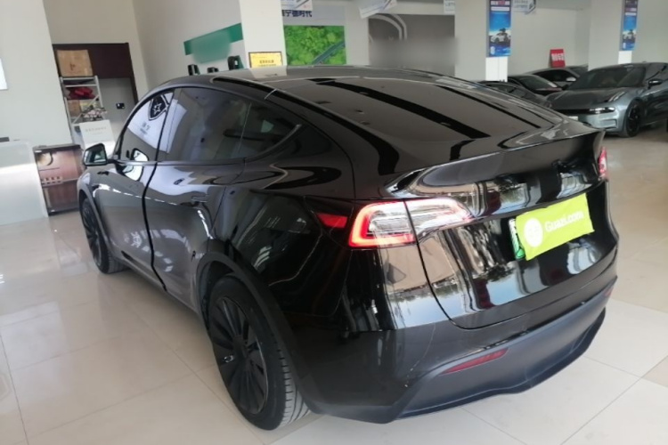 Tesla Model Y 2022 #5 Tesla Model Y 2022 car image #5