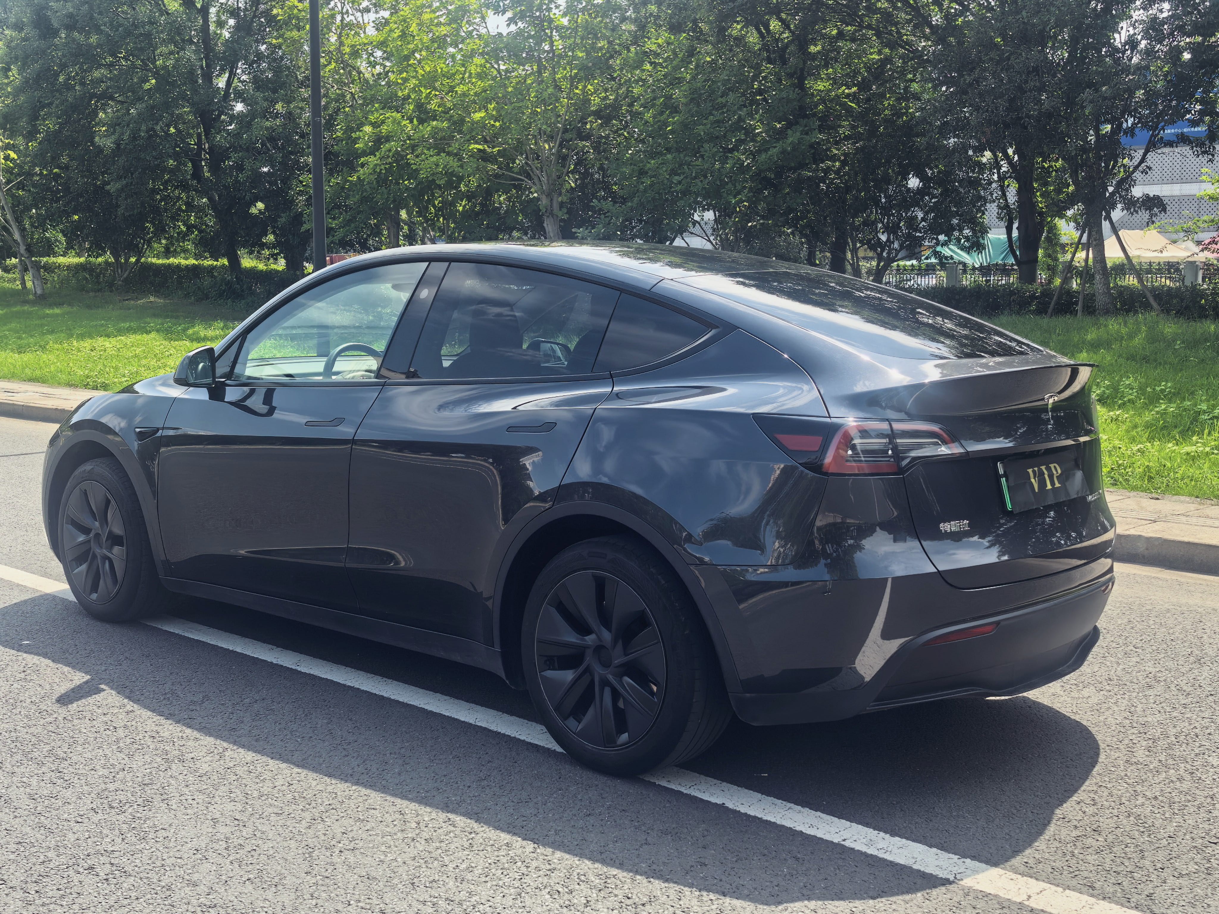 Tesla Model Y 2024 #9 Tesla Model Y 2024 car image #9