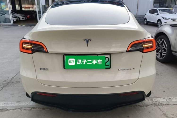 Tesla Model Y 2023 #6 Tesla Model Y 2023 car image #6