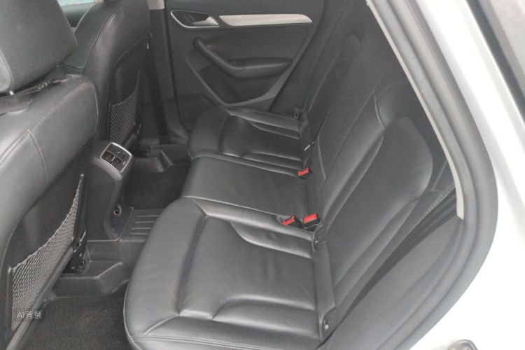 Audi Q3 2015 car image #19