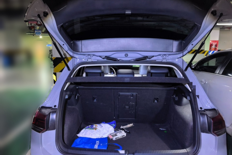 Volkswagen Golf 2024 car image #17