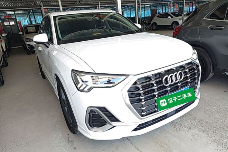 Audi Q3 2020 car image #4