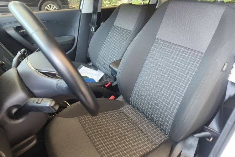 Volkswagen Polo 2018 car image #17