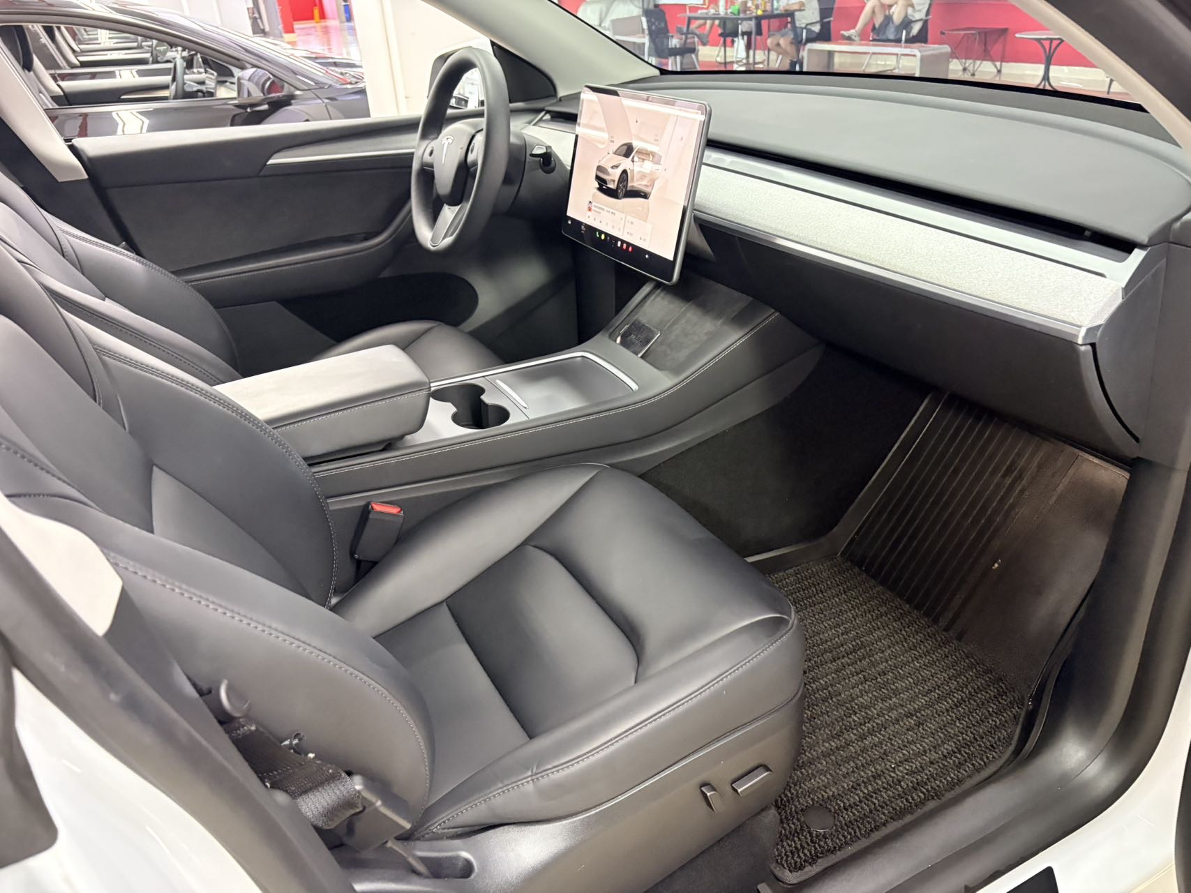 Tesla Model Y 2024 #8 Tesla Model Y 2024 car image #8