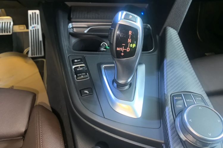 BMW 3 Series 2019 #14 BMW 3 Series 2019 car image #14