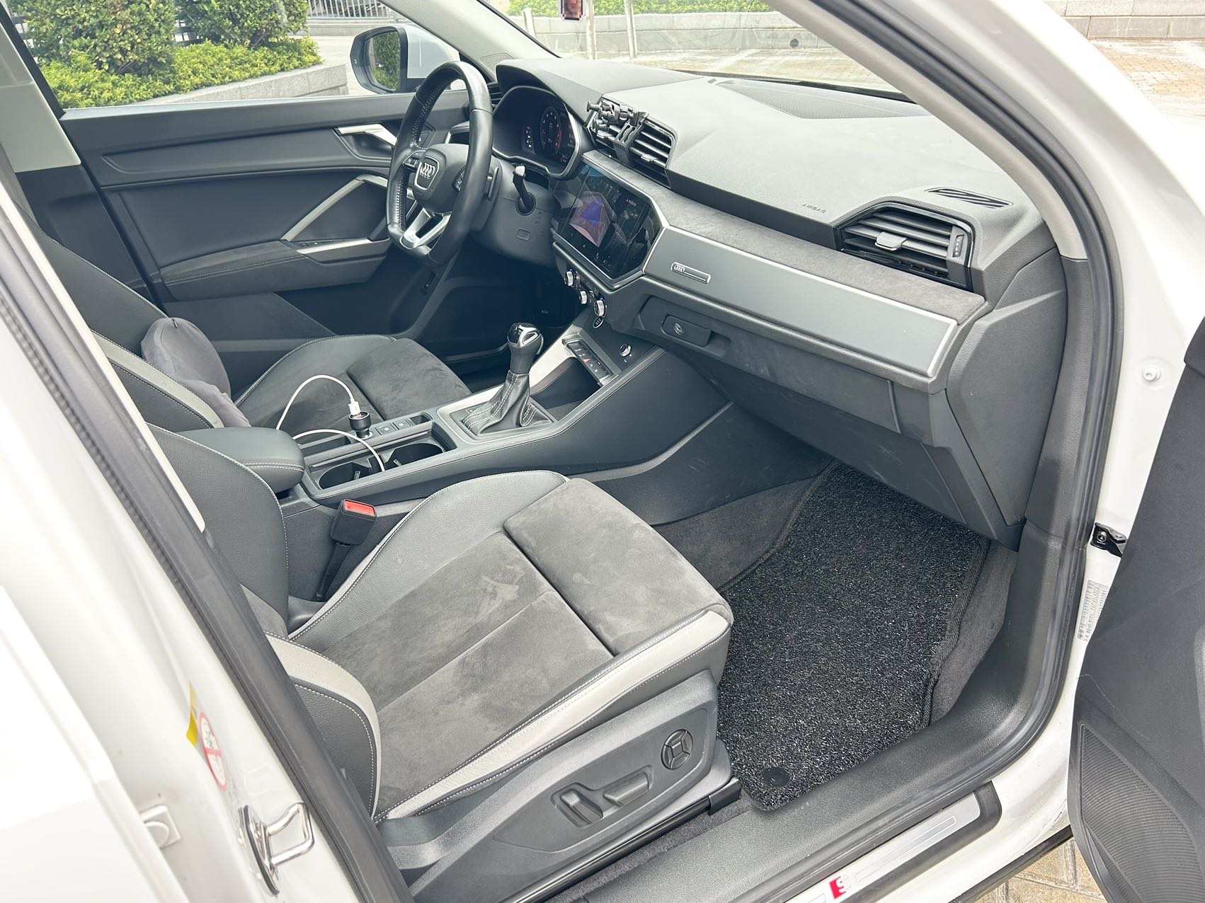 Audi Q3 2022 car image #5
