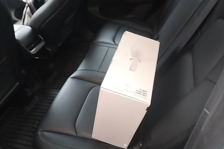 Tesla Model Y 2024 #17 Tesla Model Y 2024 car image #17