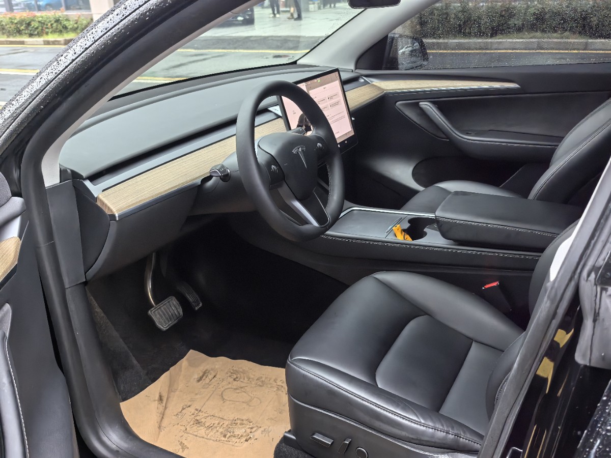Tesla Model Y 2022 car image #4