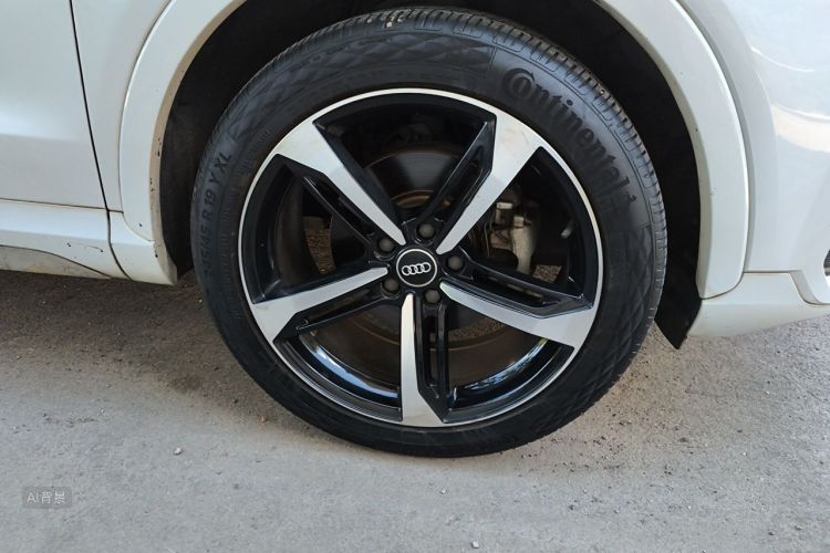 Audi Q3 2018 car image #9