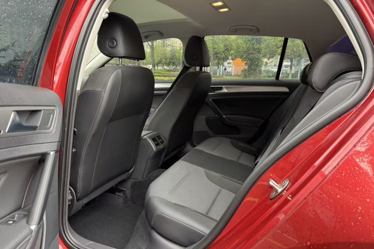 Volkswagen Golf 2018 car image #11