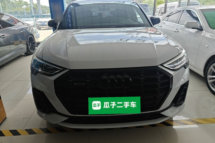 Audi Q3 2023 car image #3