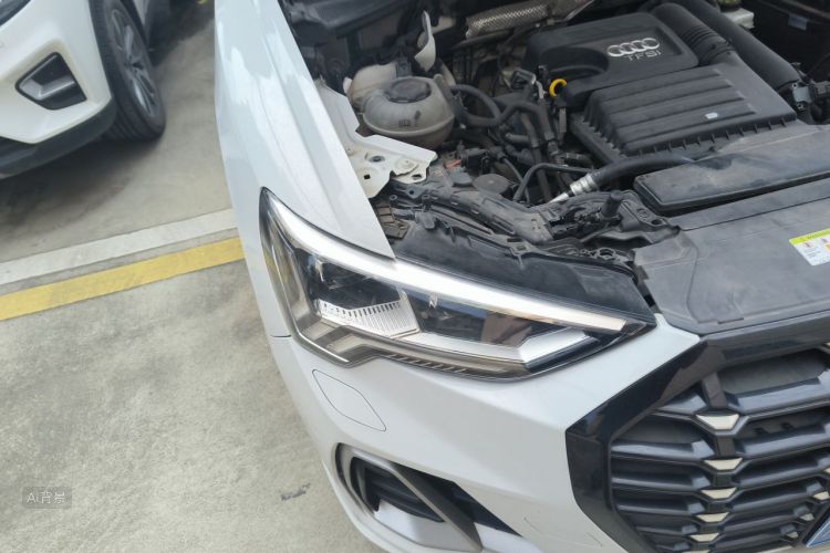Audi Q3 2020 car image #8