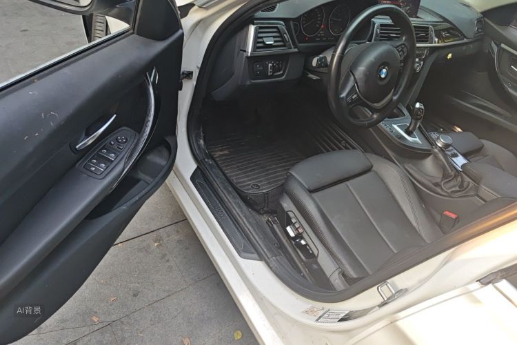 BMW 3 Series 2019 car image #18