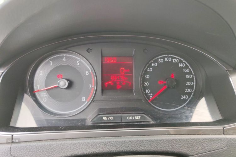 Volkswagen Santana 2017 car image #13