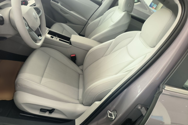 2025 car image #15