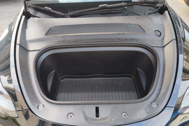 Tesla Model Y 2023 car image #22