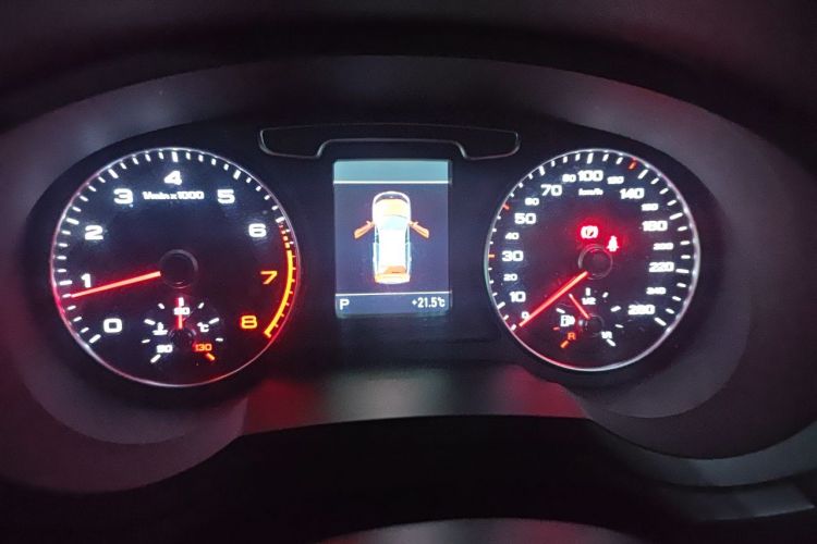 Audi Q3 2015 car image #14