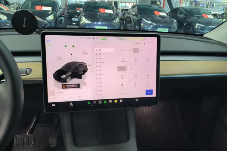 Tesla Model Y 2023 #13 Tesla Model Y 2023 car image #13