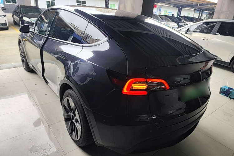 Tesla Model Y 2024 #5 Tesla Model Y 2024 immagine di auto #5