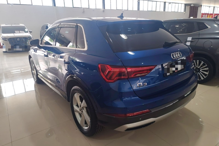 Audi Q3 2019 car image #5