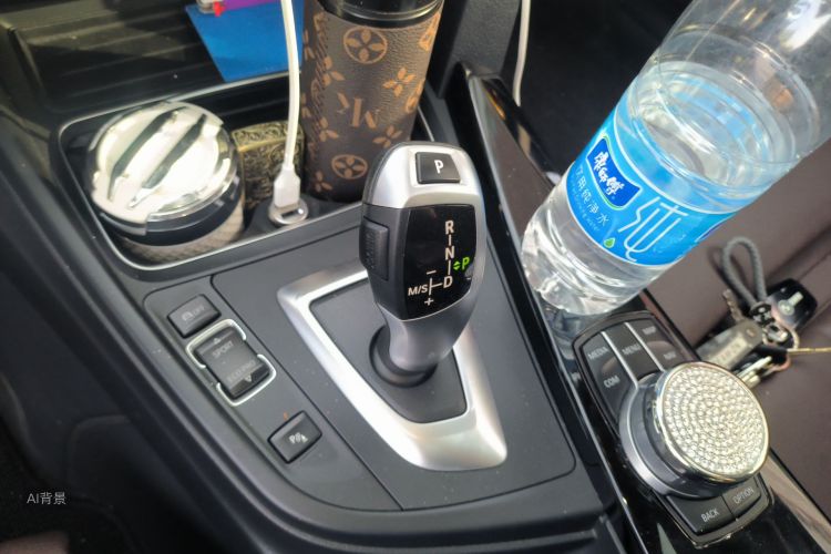 BMW 3 Series 2019 صورة سيارة #16