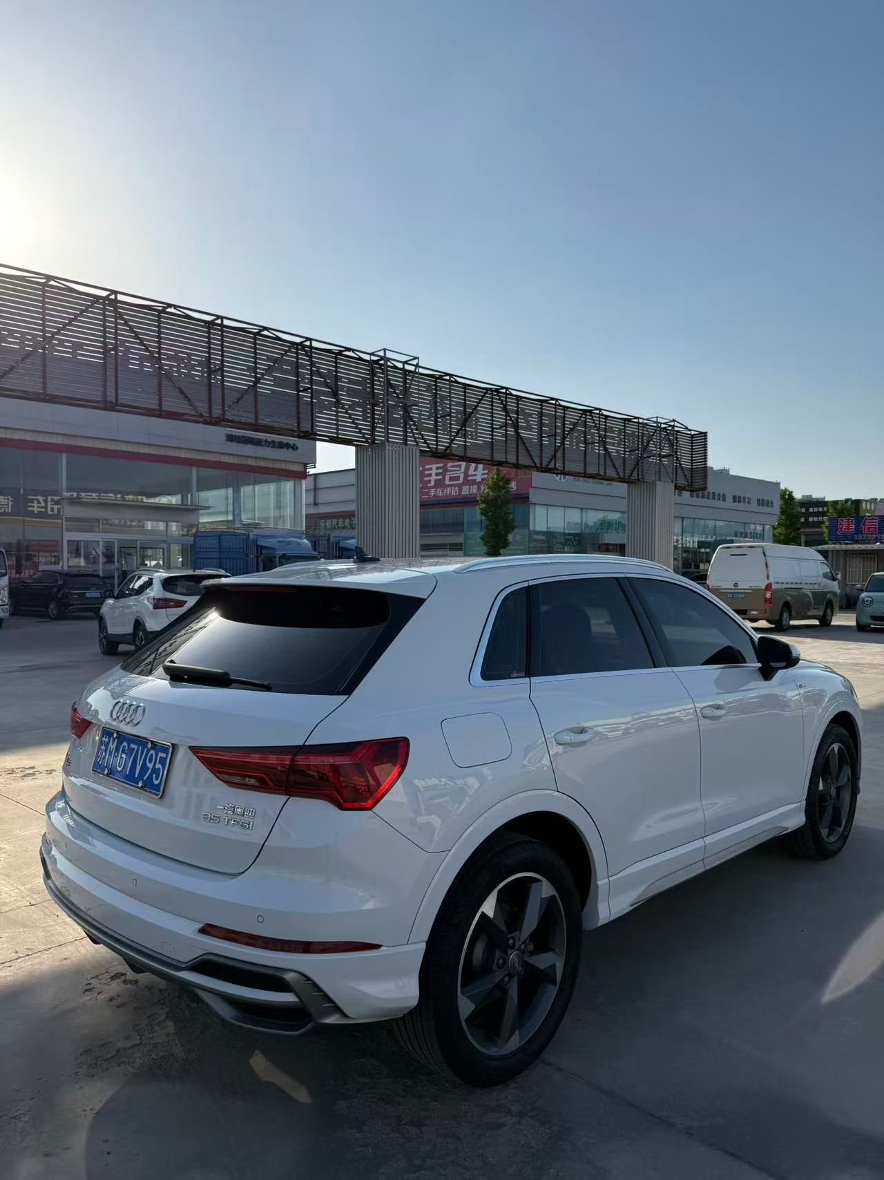 Audi Q3 2020 car image #6