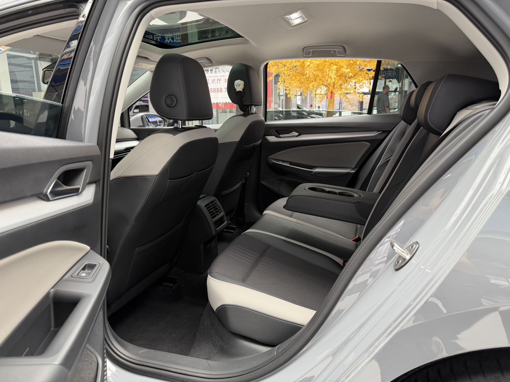 Volkswagen Golf 2022 car image #10