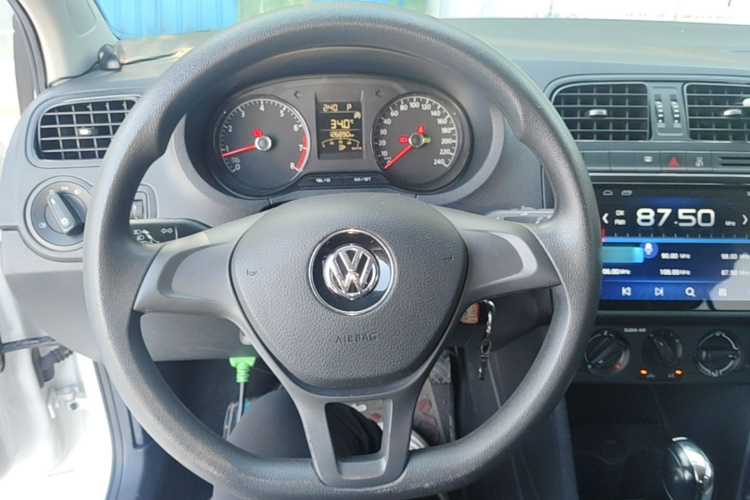 Volkswagen Polo 2019 car image #11