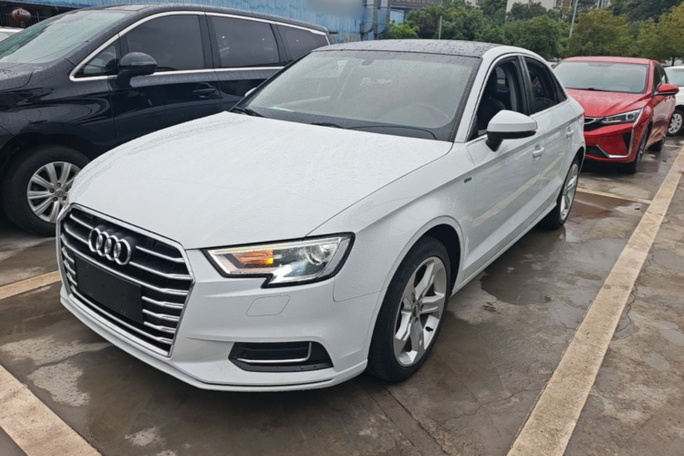 Audi A3 2019 car image #2