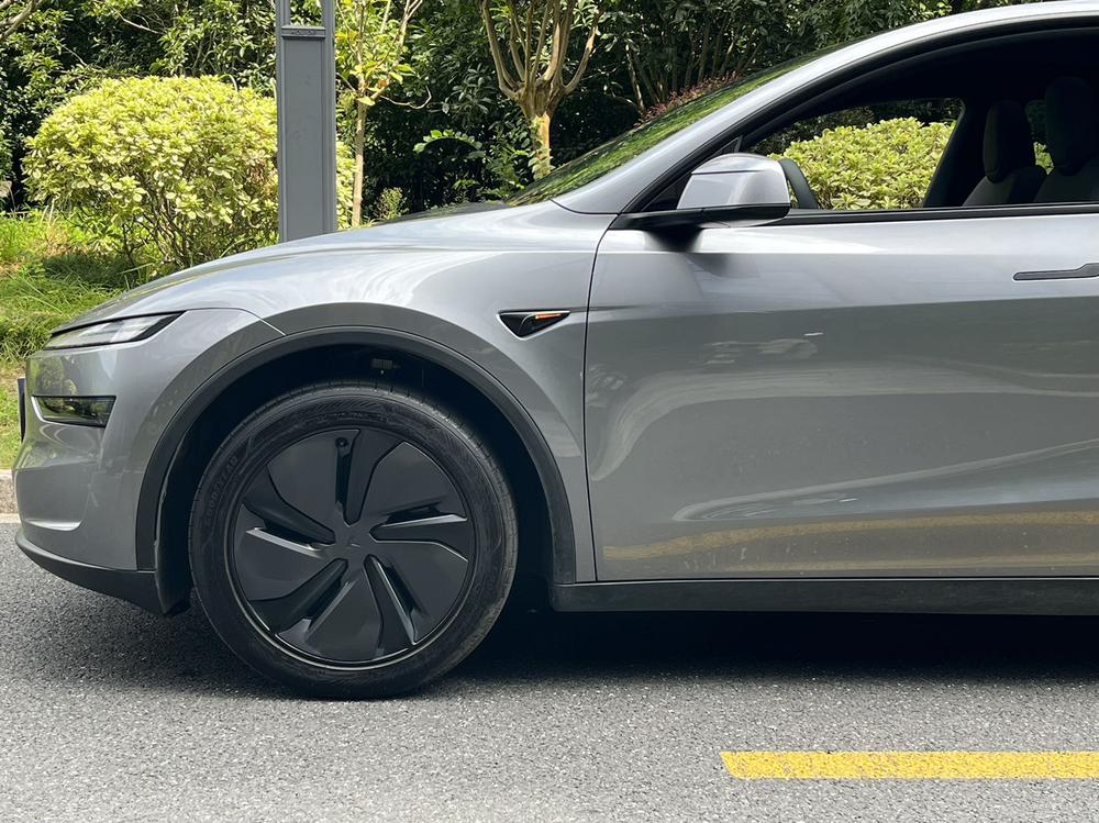 Tesla Model Y 2026 #7 Tesla Model Y 2026 car image #7