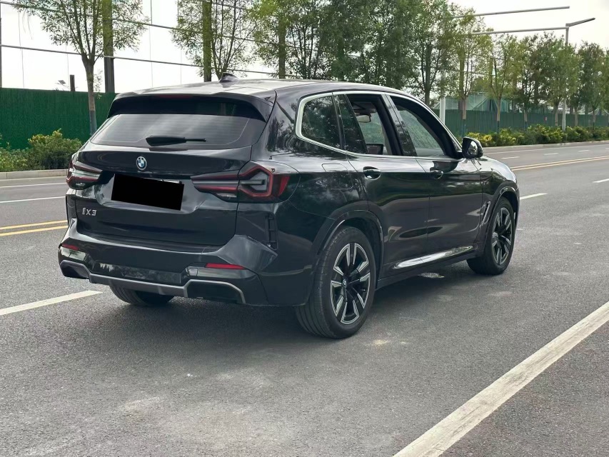 BMW iX3 2023 car image #4