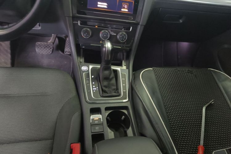 Volkswagen Golf 2020 car image #14