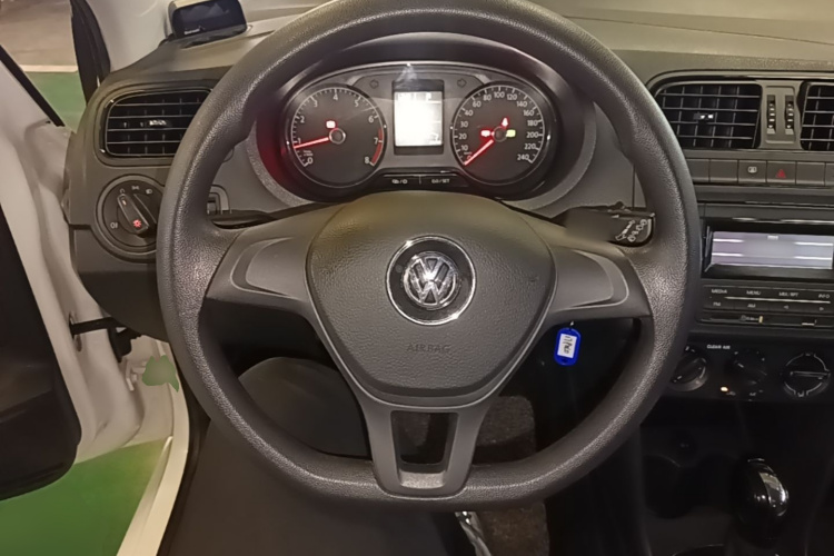Volkswagen Polo 2017 car image #15
