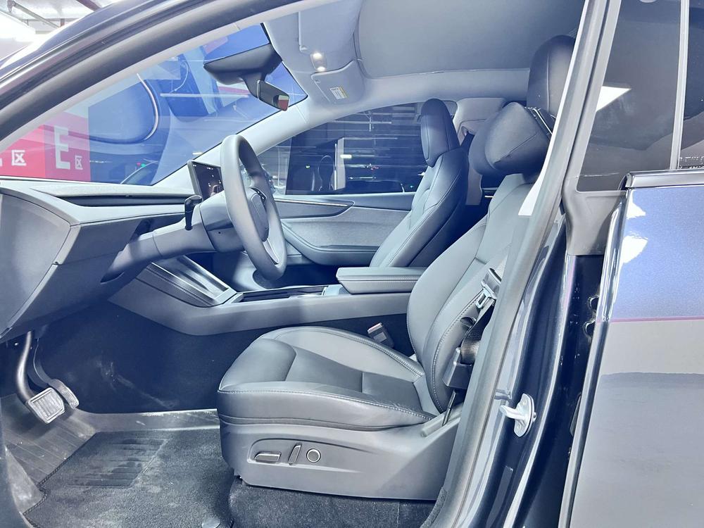 Tesla Model Y 2025 #6 Tesla Model Y 2025 immagine di auto #6