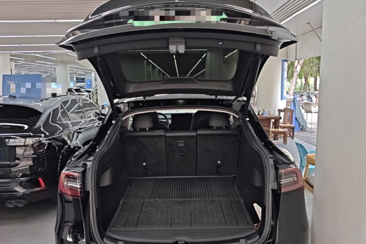 Tesla Model Y 2022 car image #19