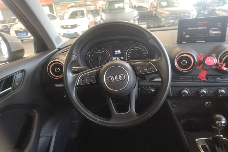 Audi A3 2019 صورة سيارة #11