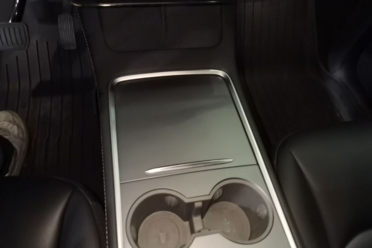 Tesla Model Y 2024 #14 Tesla Model Y 2024 car image #14