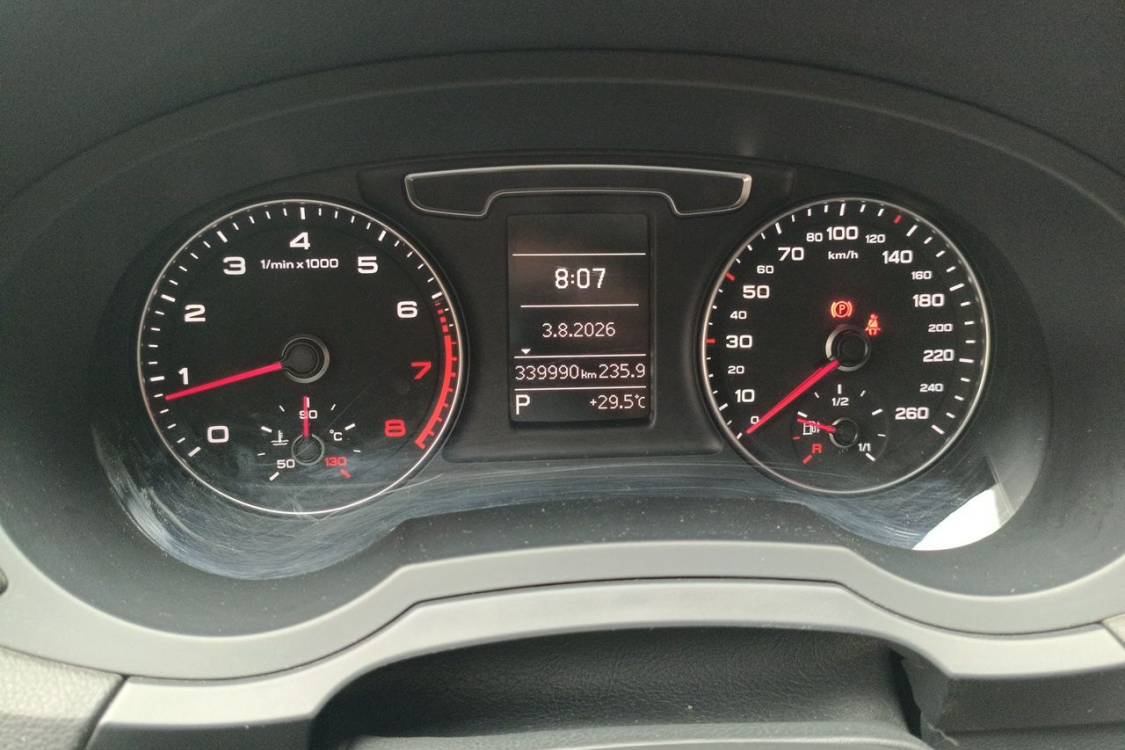 Audi Q3 2016 car image #27