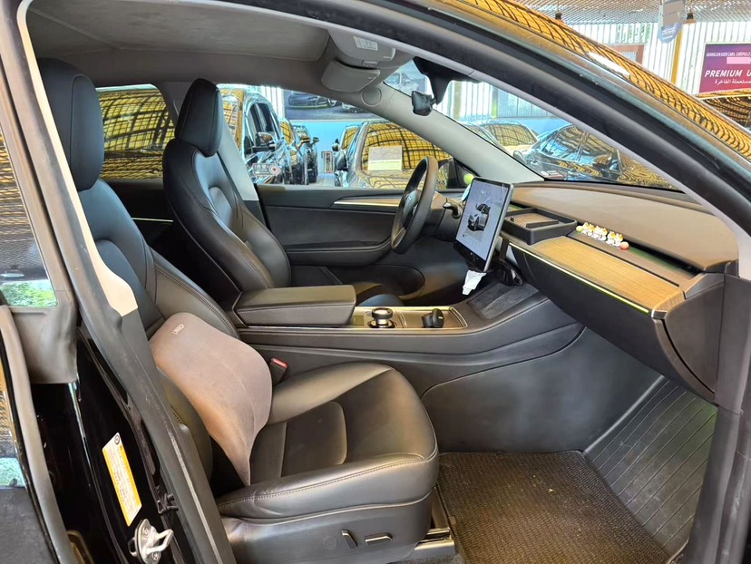 Tesla Model Y 2023 car image #7