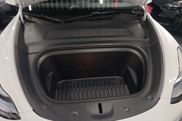 Tesla Model Y 2023 #20 Tesla Model Y 2023 car image #20