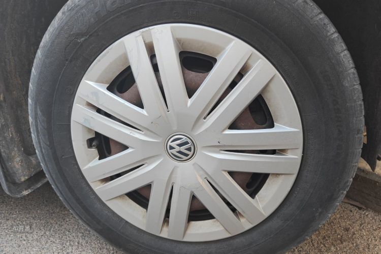 Volkswagen Polo 2016 car image #9