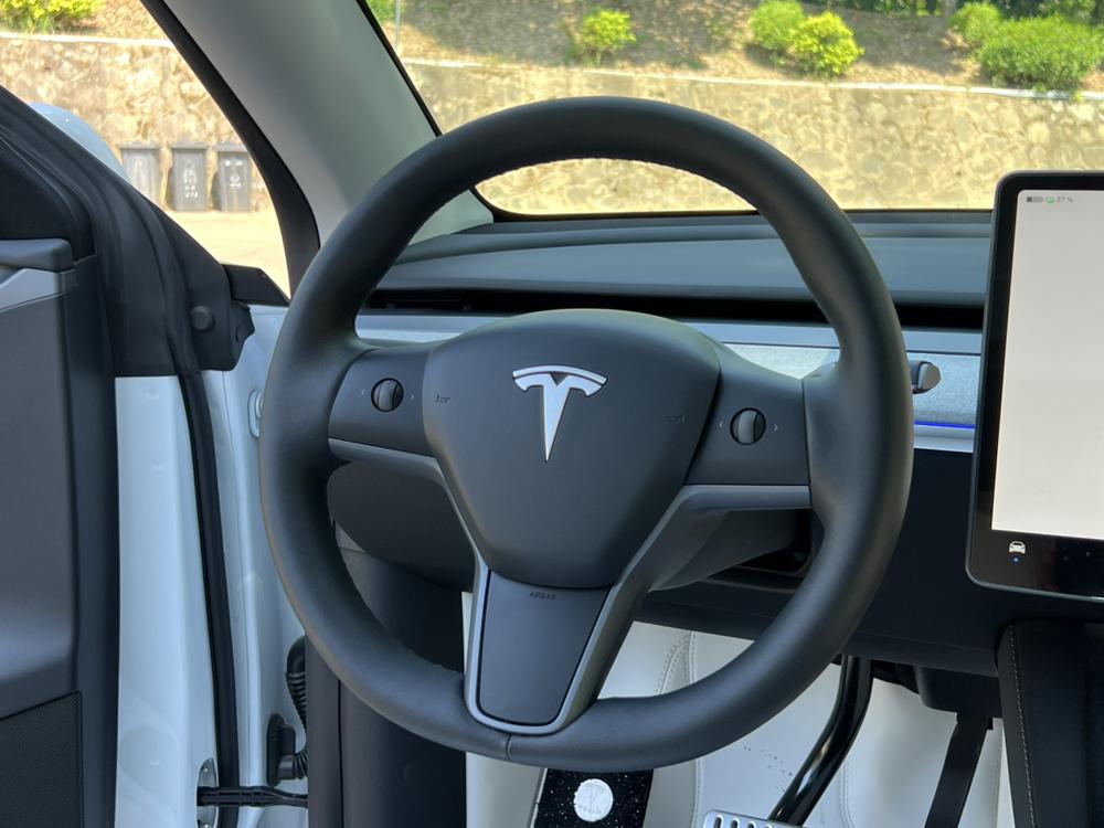 Tesla Model Y 2024 #19 Tesla Model Y 2024 car image #19
